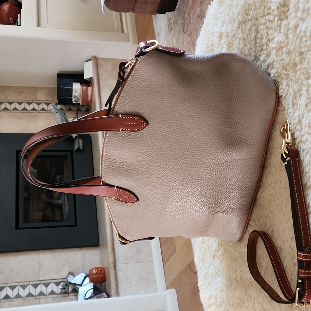 Gorgeous Dooney & Bourke Elephant Leather Satchel or Shoulder Bag 🩶🐘 - Picture 5 of 16